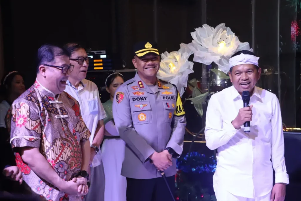 Kapolres Subang Dampingi Gubernur Jabar Tinjau Ibadah Natal 2025 di Sejumlah Gereja