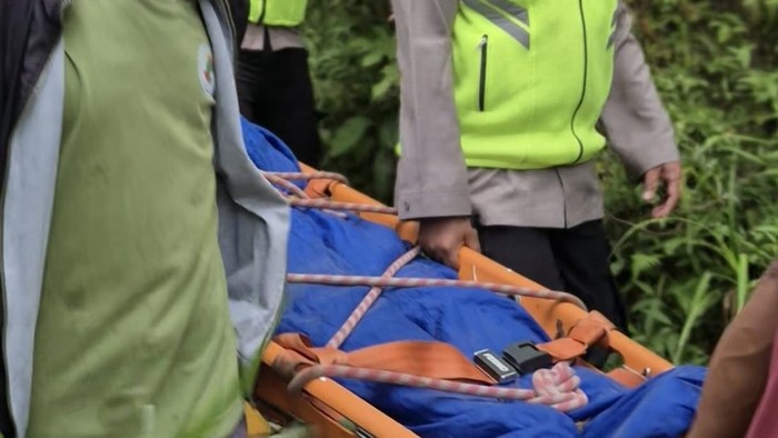 Pendaki Ilegal Gunung Merapi Tewas, Nekat Naik Pakai Sandal Jepit dan Tumbler