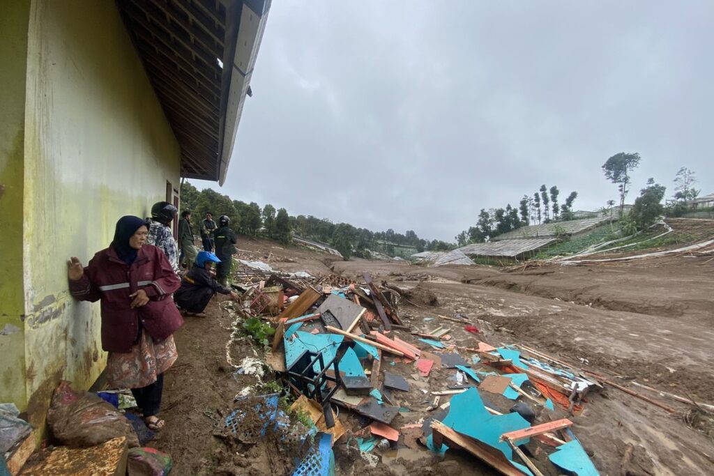 Longsor Terjang Permukiman di Bandung Barat, 5 Tewas dan 89 Warga Diduga Tertimbun