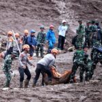 Tim SAR Gabungan Temukan 16 Korban Tewas Akibat Longsor di Bandung Barat