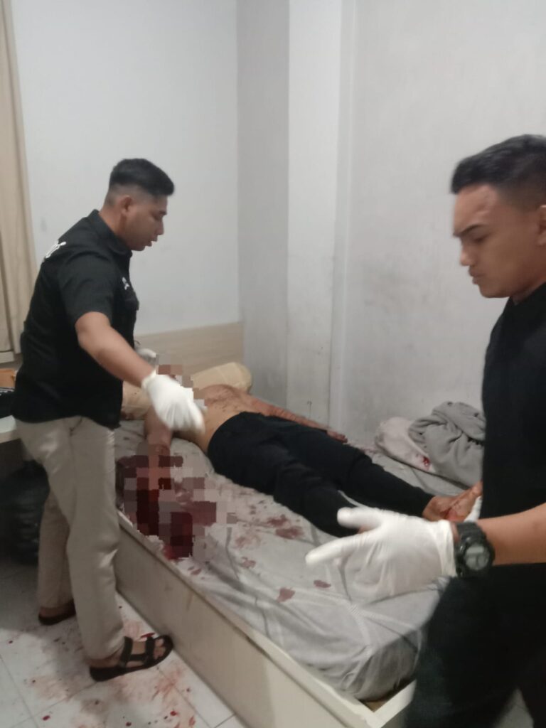 Respon Cepat Brimob Polri, Tim Tacmed Evakuasi Warga Depok Alami Luka Serius Diduga Depresi