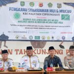 Perkuat Sinergi Polri dan Ulama, Kapolsek Cipeundeuy Hadiri Pengajian Syahariahan Tingkat Kecamatan