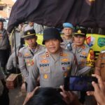 Kapolres Subang Tinjau Banjir di Pamanukan, Salurkan Ribuan Bantuan untuk Warga Terdampak