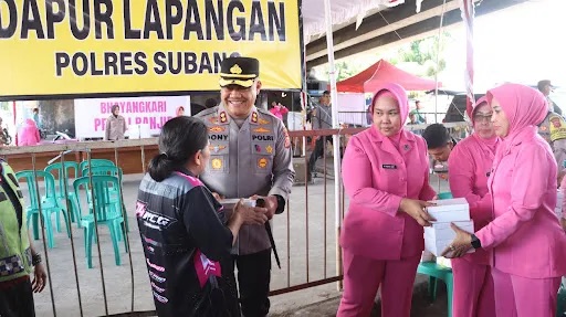 Gerak Cepat Polres Subang Tangani Banjir Pamanukan, 500 Paket Sembako dan 3.000 Makanan Siap Saji Disalurkan