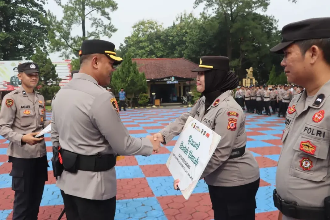 Bukan Sekadar Apel, Pagi Ini Tiga Anggota Polres Subang Berangkat Umroh