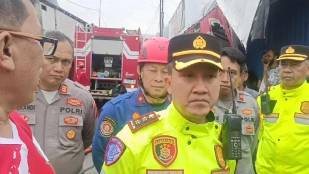 Kapolres dan Sekda Tinjau Lokasi Kebakaran Pasar Rebo Purwakarta
