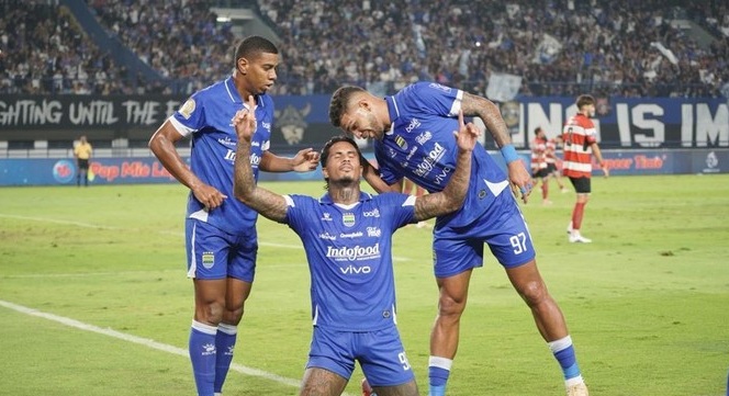 Persib Bandung Menggila di GBLA, Hancurkan Madura United 5-0 dan Kukuh di Puncak Super League
