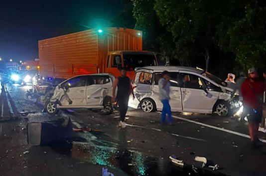 Kecelakaan Beruntun 10 Kendaraan di Tol Cipularang KM 93, Dua Orang Meninggal Dunia
