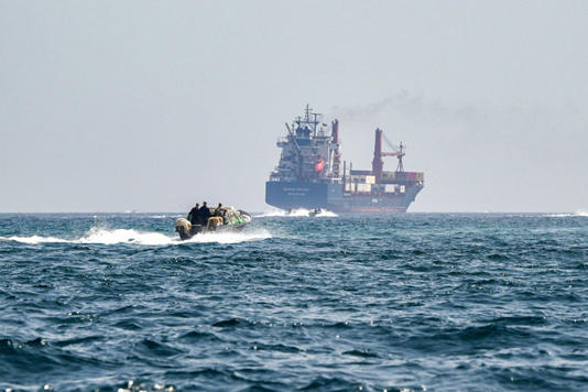 Strait of Hormuz Near Standstill as Iran–U.S. Tensions Escalate, Raising Global Economic Concerns