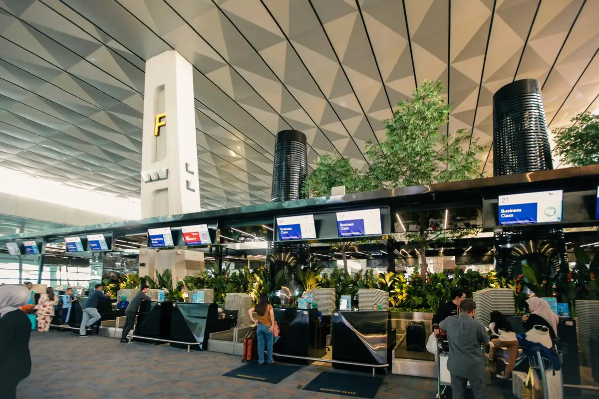 Soetta Masih Ditutup, Penumpang Terpaksa Bermalam di Terminal